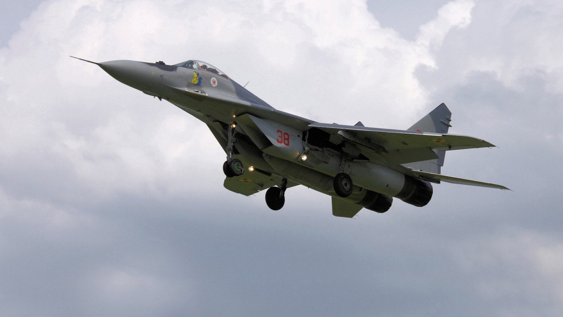 英格拉姆封神之战！老鹰加时搏命擒热火挺进季后赛