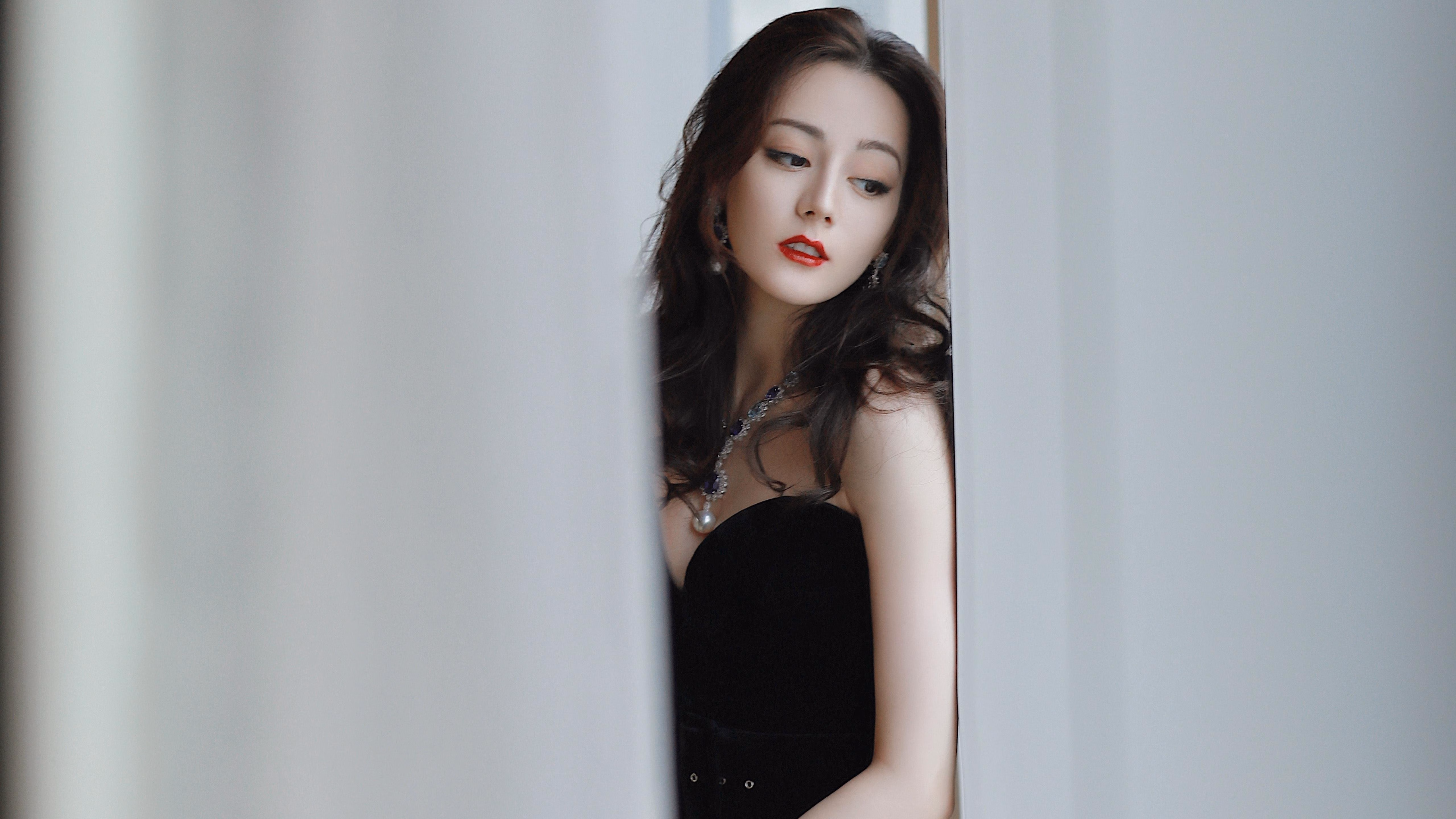 月照疆场，当诺坎普的攻防流转遇上三分弧线的美学