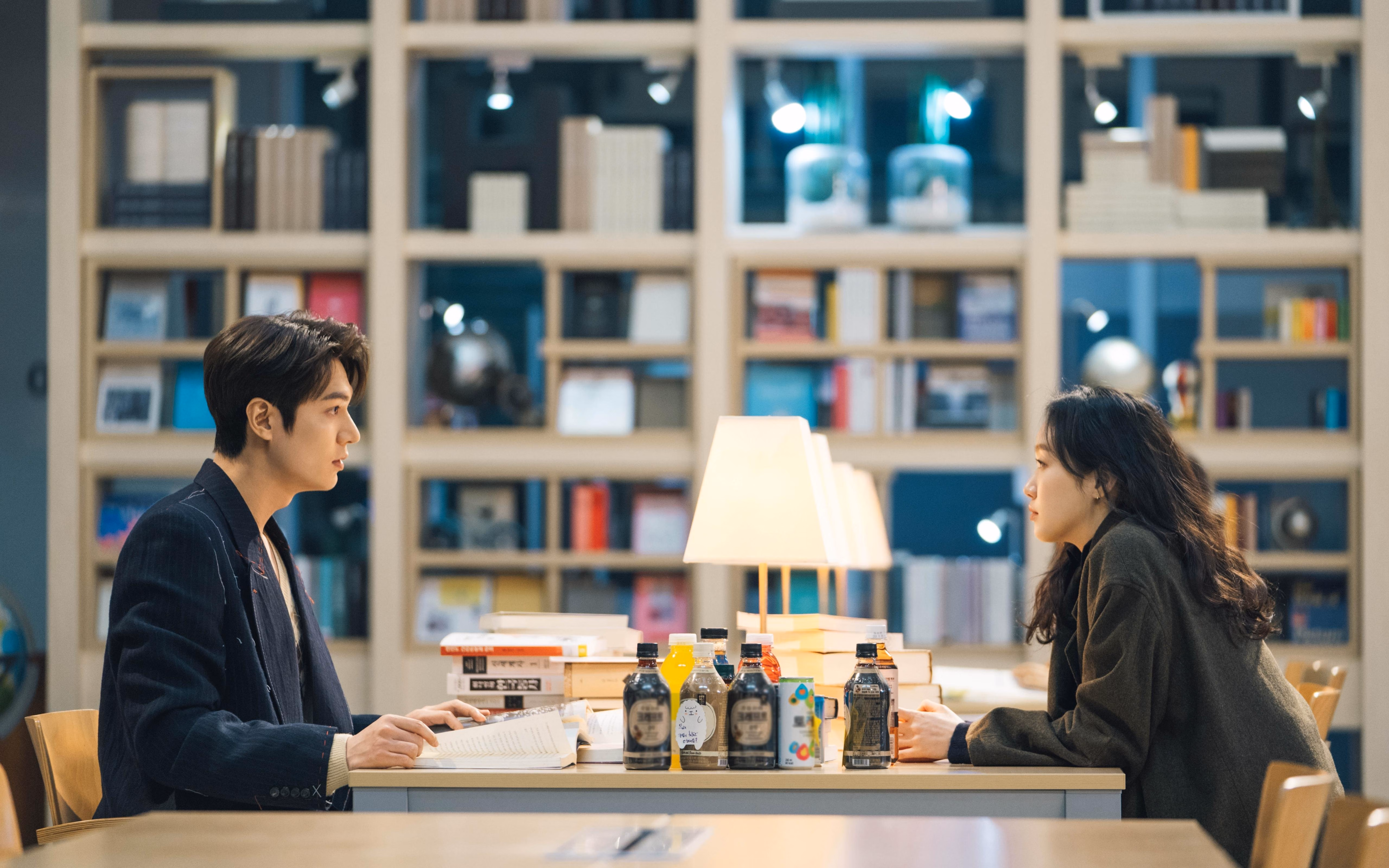 团队火力与孤星闪耀,现代篮球的两种赢球逻辑