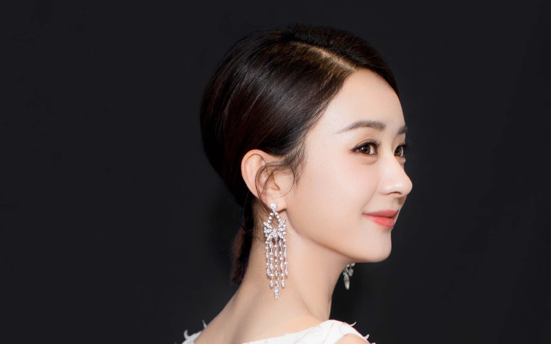 沙漠绿洲的逆袭,努涅斯一剑封喉,乌兹别克斯坦在F组绝境重生